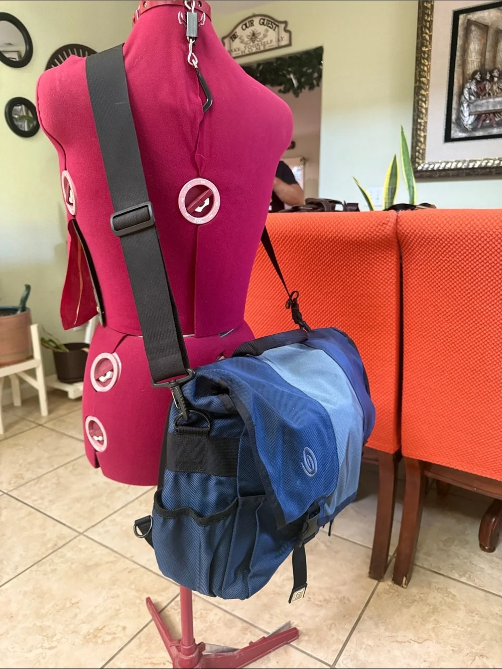 Timbuk2 messenger classic messenger bag- excellent condition